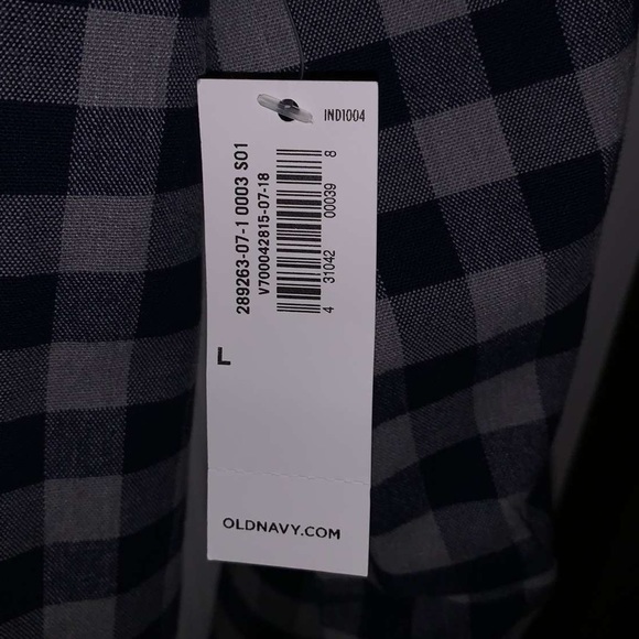 Men’s black and grey plaid old navy button down size large - Picture 3 of 4